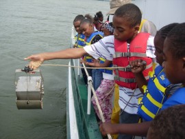 Live It Learn It students on the Potomac River (photo: Live It Learn It)